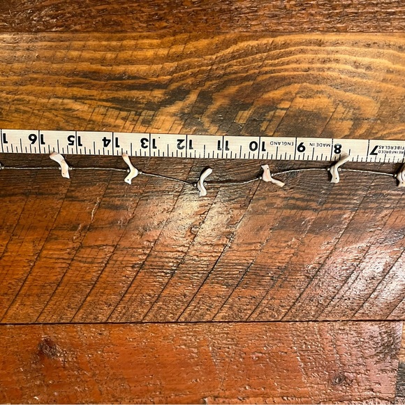 Coral birds on silver wire necklace - Picture 5 of 7